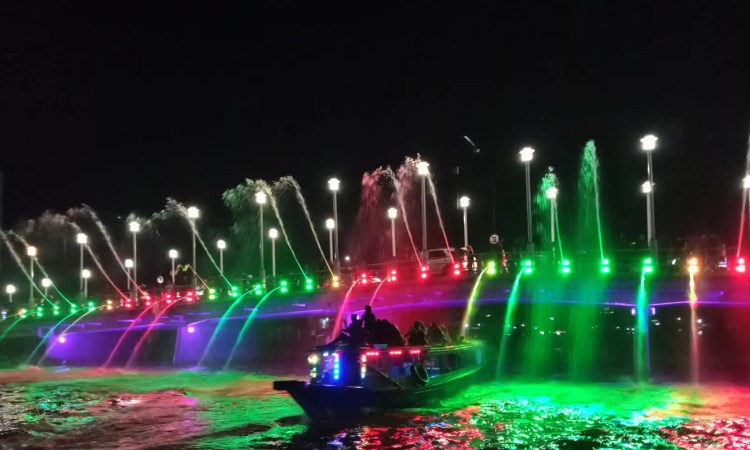 Air mancur warna-warni, Sumber: baritopost.co.id