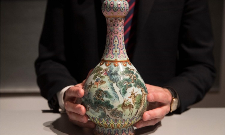 Guci termahal, Sumber: tamanpendidikan.com