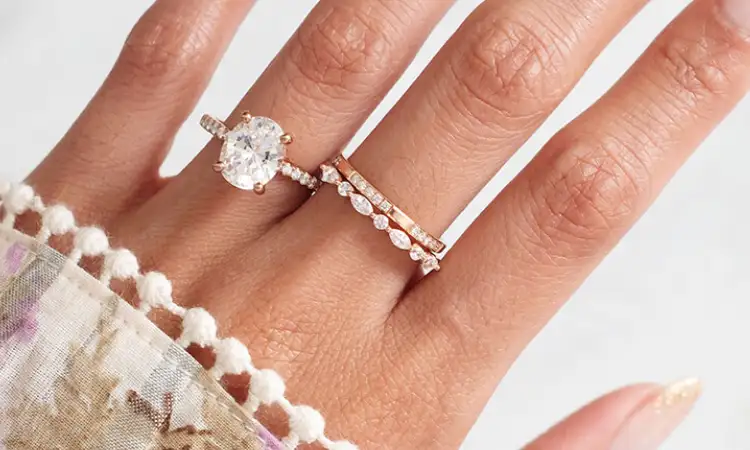 Perhiasan rose gold, Sumber: jamesallen.com