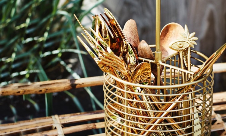 Alat makan kuningan, Sumber: curiousegg.com