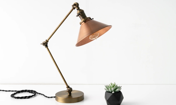 lampu duduk, Sumber: pearedcreation.com