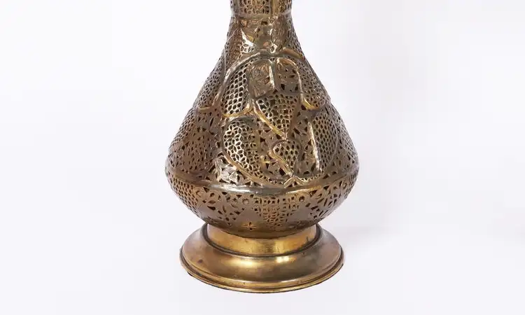 Lampu desain ukiran, Sumber: 1stdibscdn.com