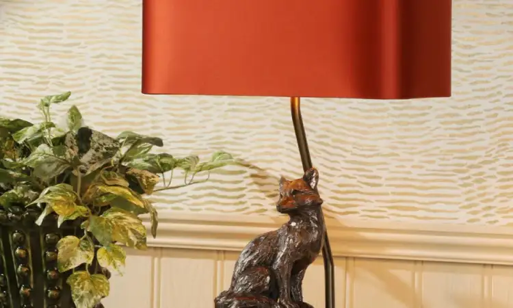 Lampu meja patung, Sumber: thelightcompany.co.uk