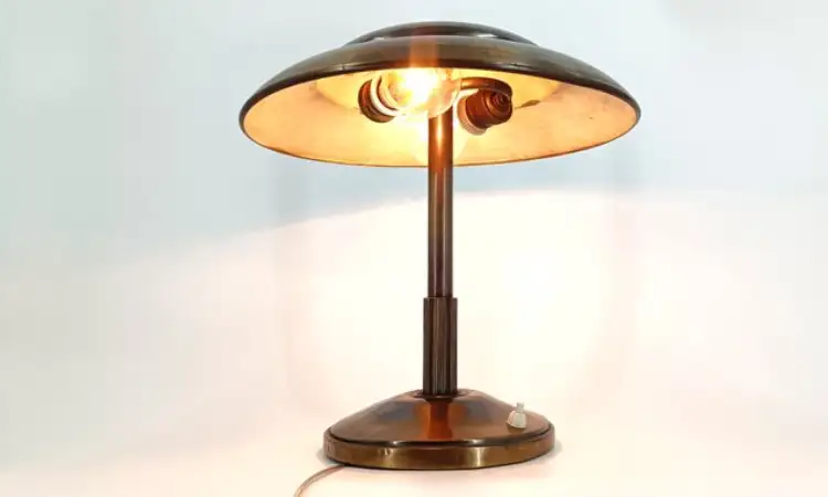 Lampu meja vintage, Sumber: pamono.com