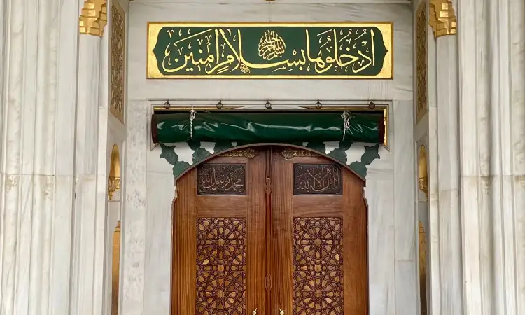 Ornamen di pintu utama, Sumber: pexels.com